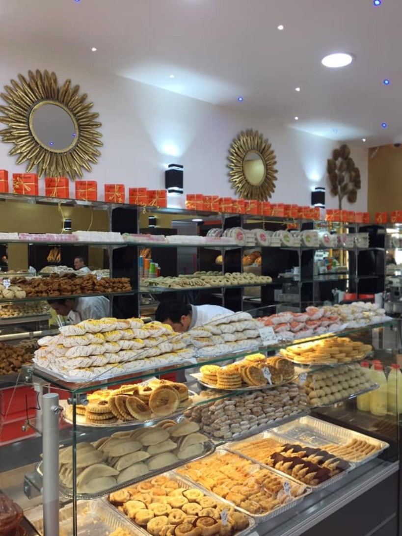Pâtisserie orientale, vitrines et présentoirs
